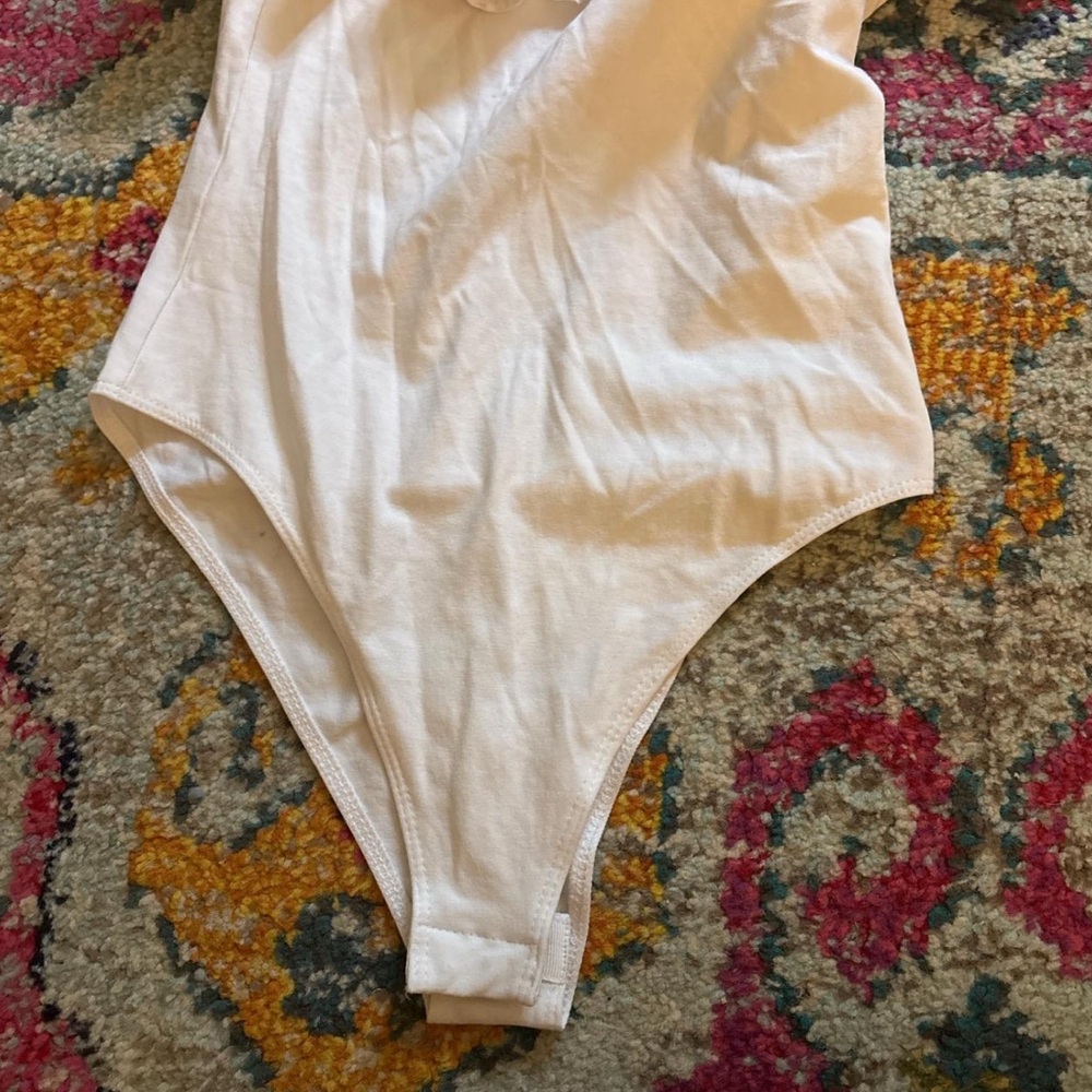 White Eyelet Ruffle Top - Picture 4 of 5